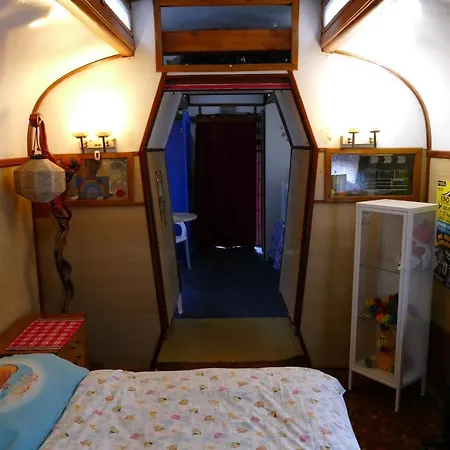 Cinema Circus Zirkuswagen Campsite *