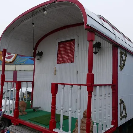 Campsite Cinema Circus Zirkuswagen Bad Fischau